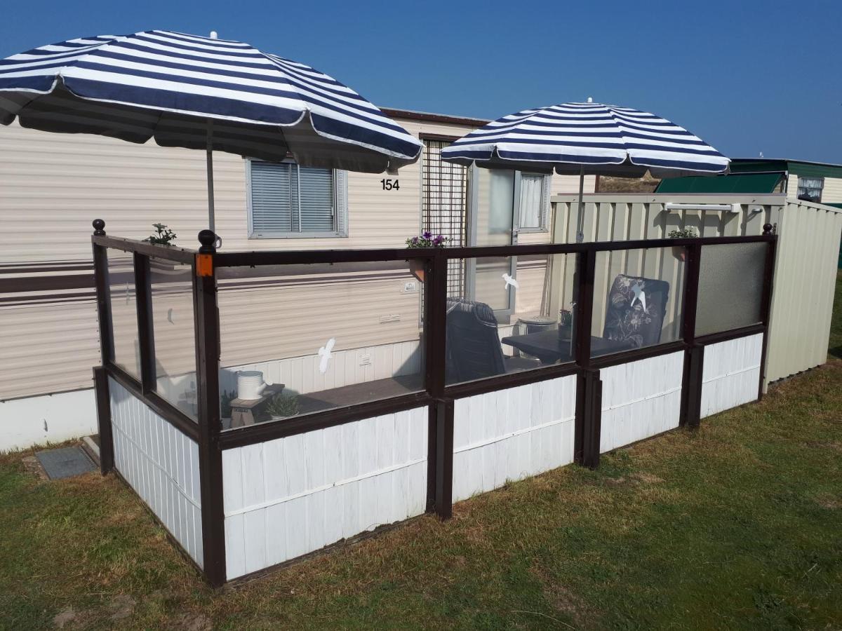 Ameland-Nes-Duinoord: Stacaravan Nes  Exterior photo