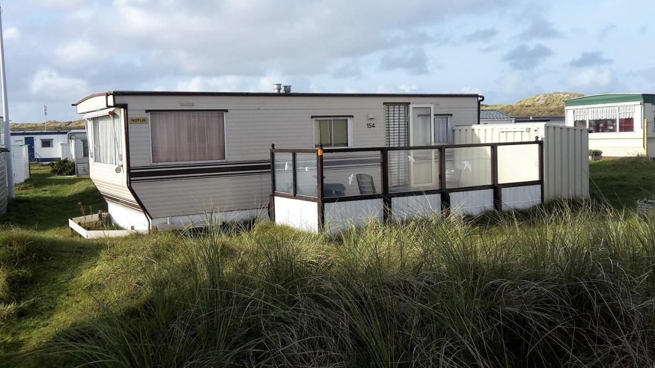 Ameland-Nes-Duinoord: Stacaravan Nes  Exterior photo